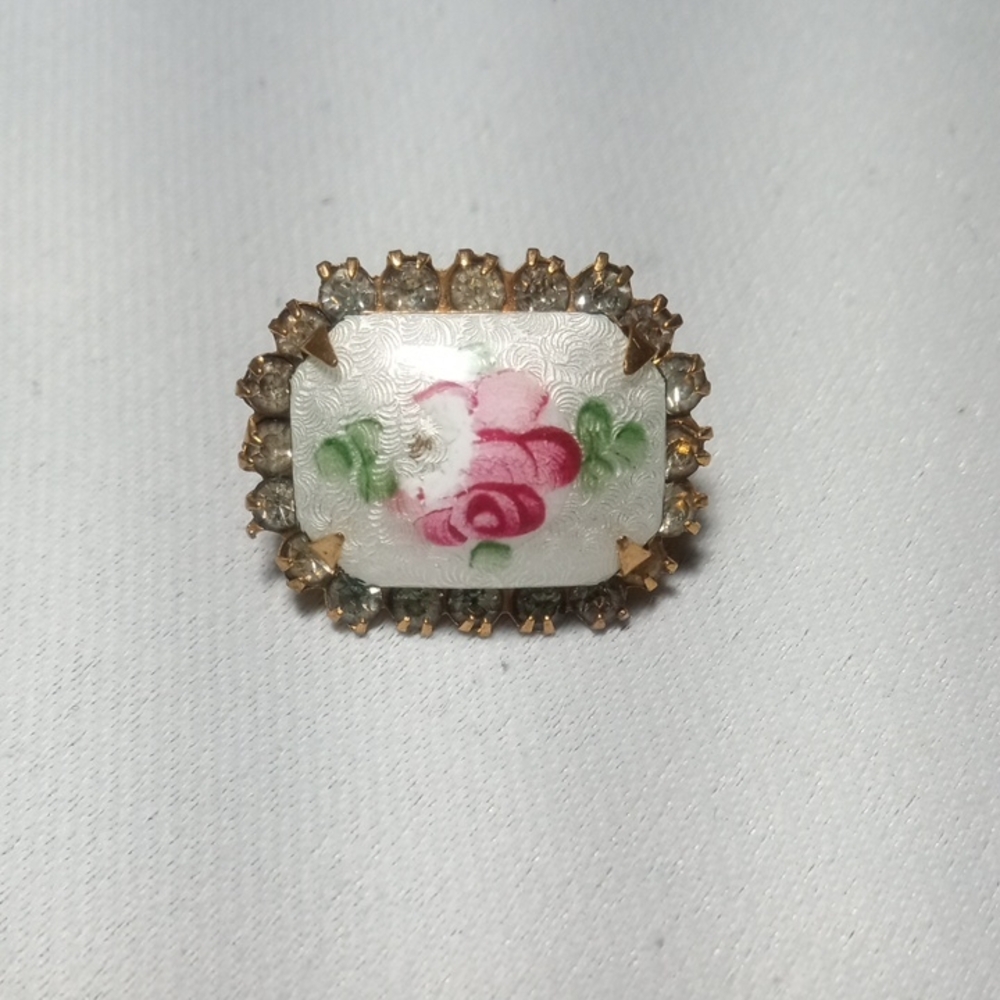 Elegant Floral Brooch with Rhinestone And Gold Accents